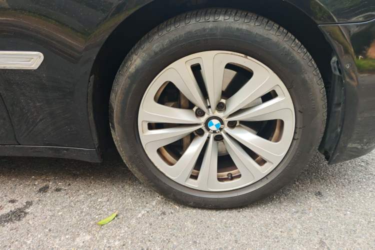 Used BMW 7 Series 2013 730Li Luxury Model Right Front Wheel Hub