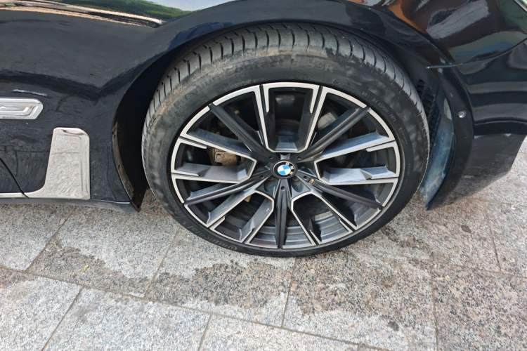 Used BMW 7 Series 2013 740Li Luxury Model Right Front Wheel Hub