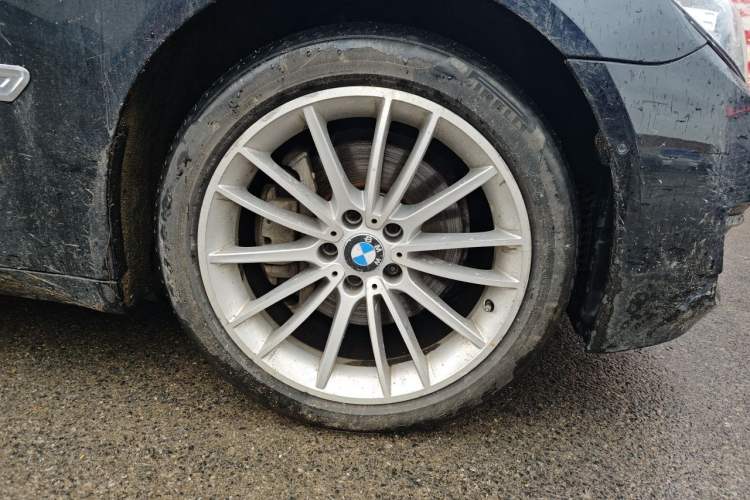 Used BMW 7 Series 2013 740Li Leading Model Right Front Wheel Hub
