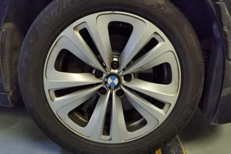 Used BMW 7 Series 2013 730Li Luxury Model Right Front Wheel Hub