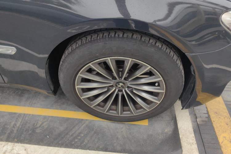 Used BMW 7 Series 2013 730Li Luxury Model Right Front Wheel Hub