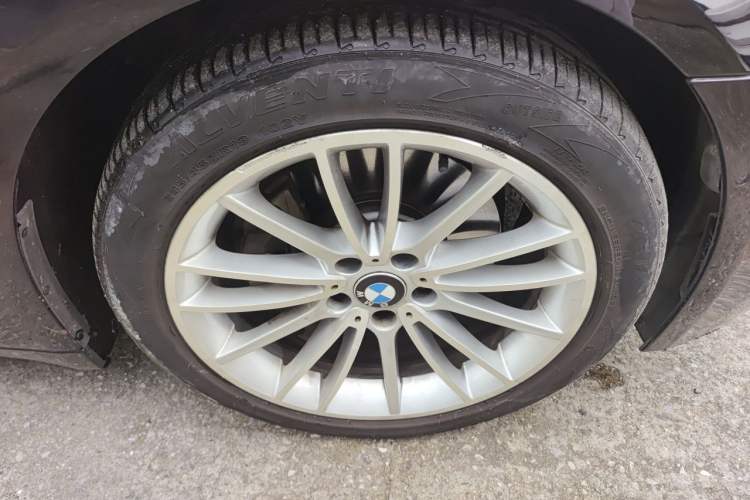 Used BMW 7 Series 2013 740Li Luxury Model Right Front Wheel Hub