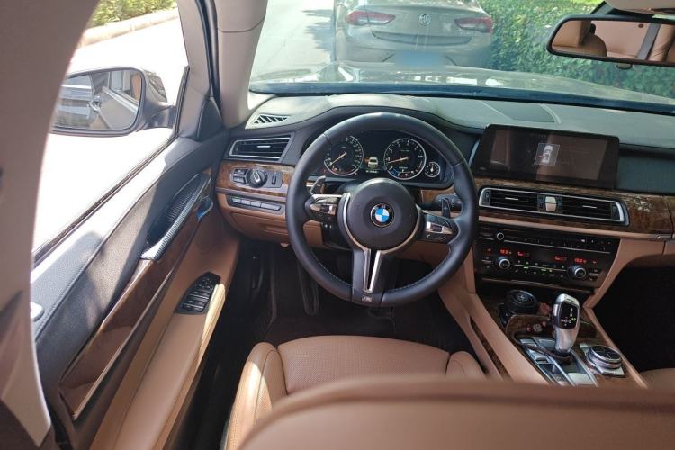Used BMW 7 Series 2013 740Li Luxury Model Steering Wheel