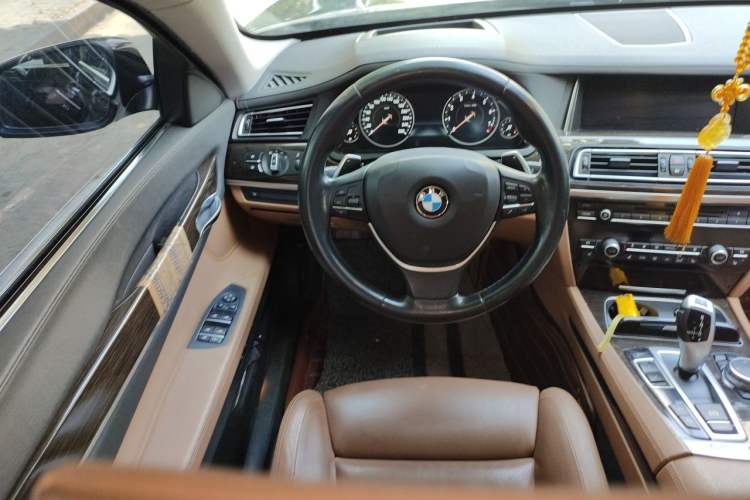 Used BMW 7 Series 2013 740Li Leading Model Steering Wheel