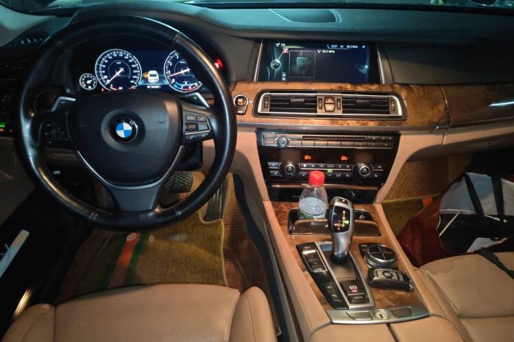 Used BMW 7 Series 2013 740Li Leading Model Center Console