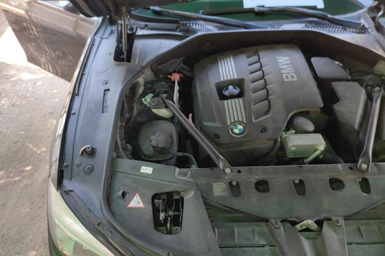 Used BMW 7 Series 2013 730Li Leading Model Engine Bay Right