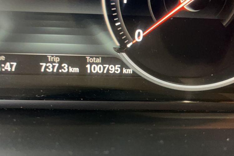Used BMW 7 Series 2013 740Li Leading Model Odometer Close Up