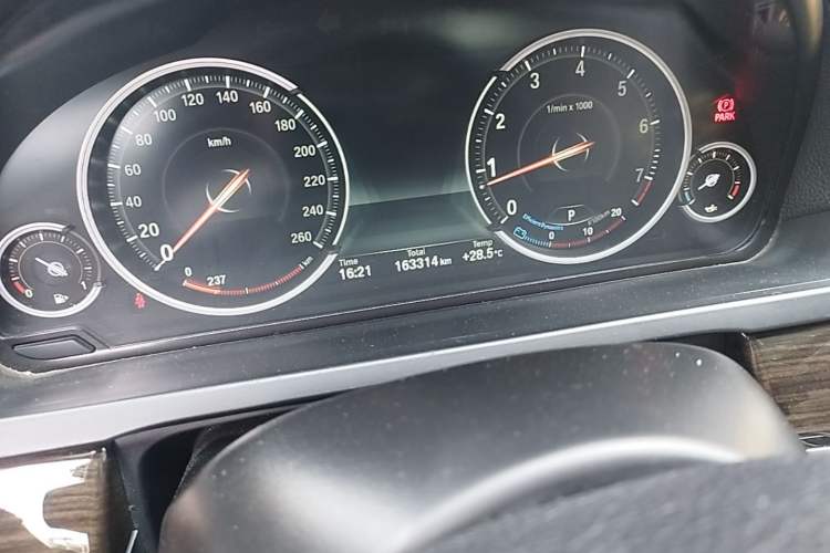 Used BMW 7 Series 2013 730Li Leading Model Odometer Close Up