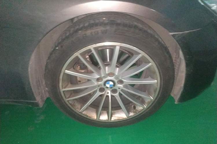 Used BMW 7 Series 2013 740Li Leading Model Right Front Wheel Hub