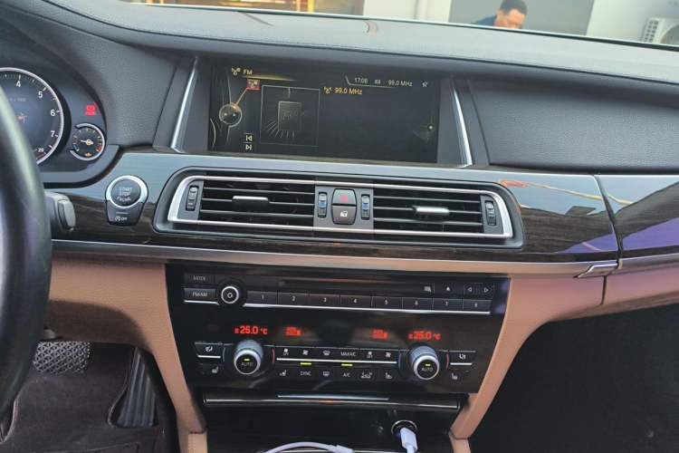 Used BMW 7 Series 2013 740Li Leading Model Audio And AC Panel