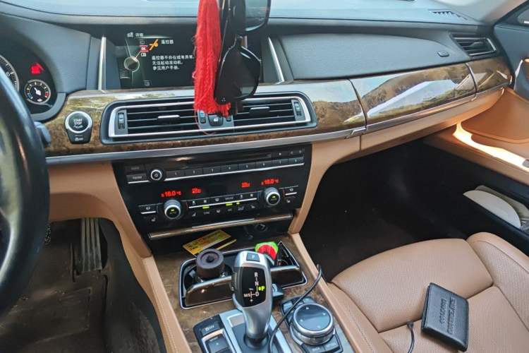 Used BMW 7 Series 2013 740Li Luxury Model Audio And AC Panel