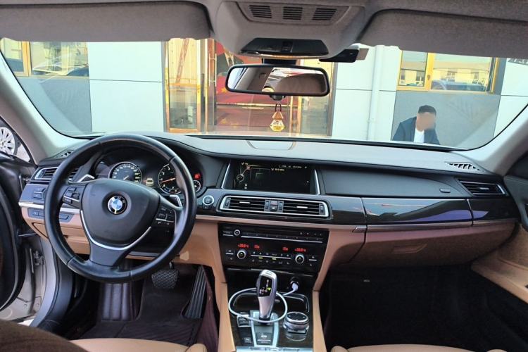 Used BMW 7 Series 2013 740Li Leading Model Center Console