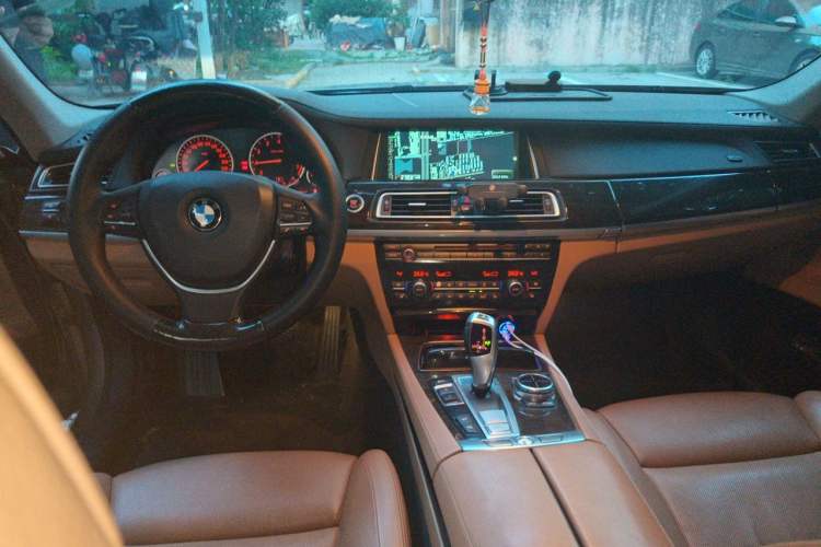 Used BMW 7 Series 2013 730Li Luxury Model Center Console