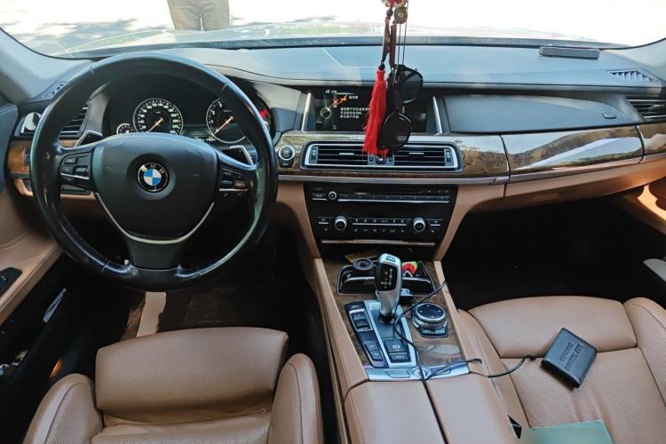 Used BMW 7 Series 2013 740Li Luxury Model Center Console