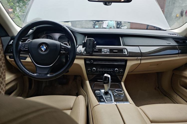 Used BMW 7 Series 2013 740Li Leading Model Center Console