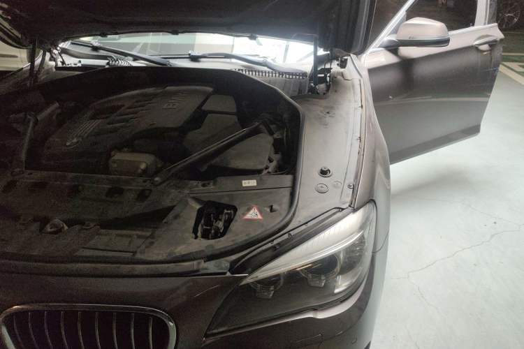 Used BMW 7 Series 2013 730Li Leading Model Engine Bay Left