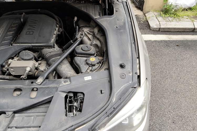 Used BMW 7 Series 2013 740Li xDrive Engine Bay Left