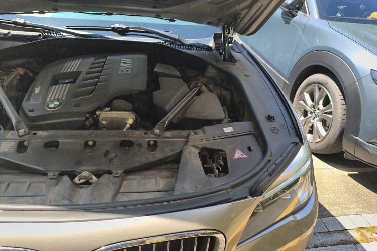 Used BMW 7 Series 2013 730Li Leading Model Engine Bay Left