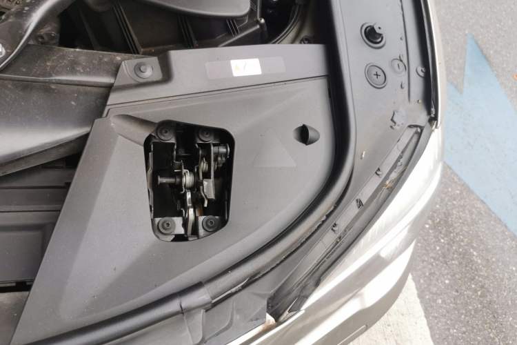 Used BMW 7 Series 2013 730Li Leading Model Engine Bay Left