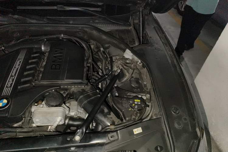 Used BMW 7 Series 2013 740Li Leading Model Engine Bay Left