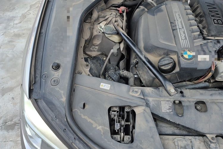Used BMW 7 Series 2013 740Li Leading Model Engine Bay Right