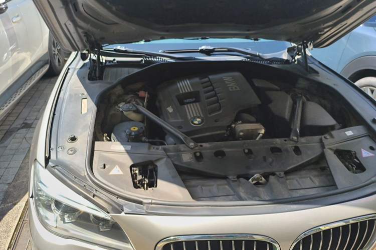 Used BMW 7 Series 2013 730Li Leading Model Engine Bay Right
