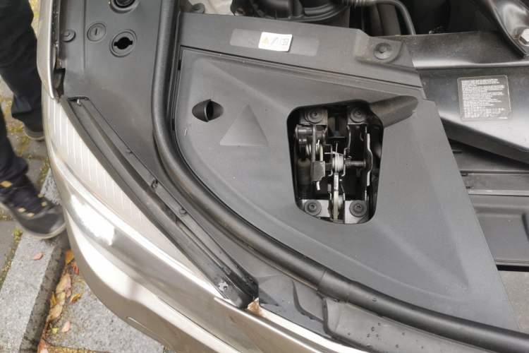 Used BMW 7 Series 2013 730Li Leading Model Engine Bay Right