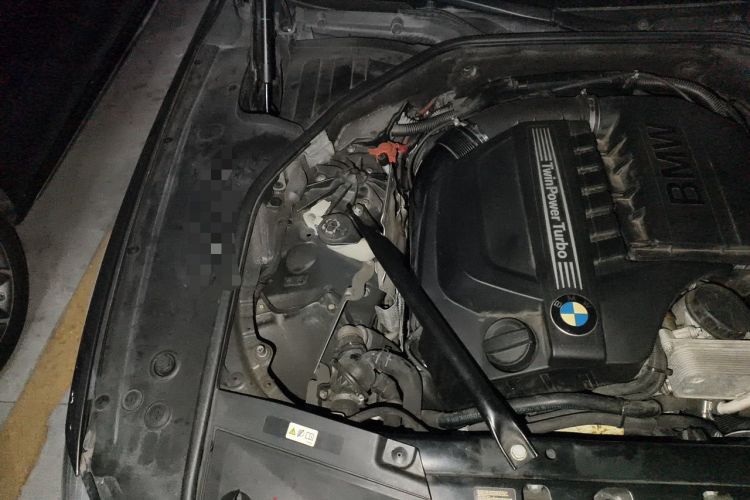 Used BMW 7 Series 2013 740Li Leading Model Engine Bay Right