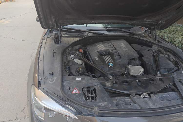 Used BMW 7 Series 2013 730Li Leading Model Engine Bay Right