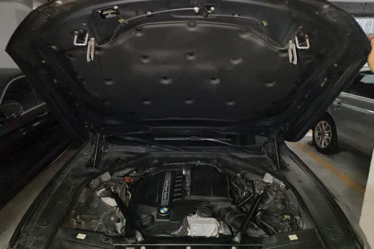 Used BMW 7 Series 2013 740Li Leading Model Engine Bay