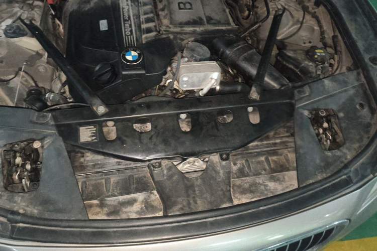 Used BMW 7 Series 2013 740Li Leading Model Engine Bay
