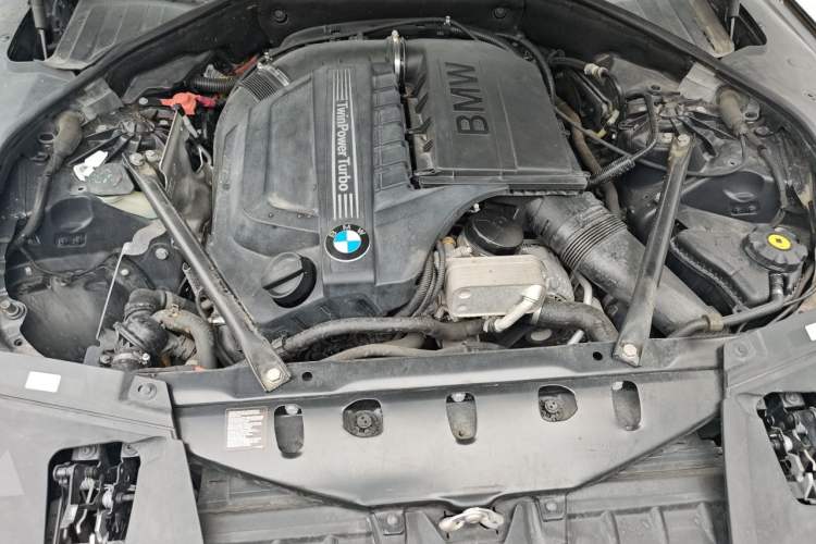 Used BMW 7 Series 2013 740Li Leading Model Engine Bay