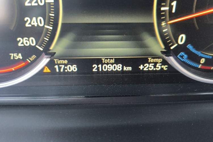 Used BMW 7 Series 2013 740Li Leading Model Odometer Close Up