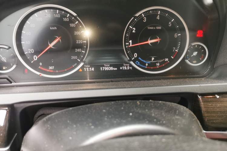 Used BMW 7 Series 2013 730Li Leading Model Odometer Close Up