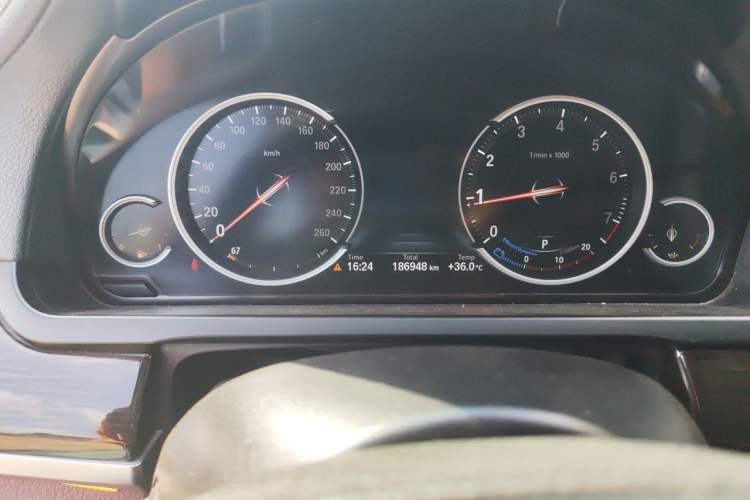 Used BMW 7 Series 2013 730Li Leading Model Odometer Close Up