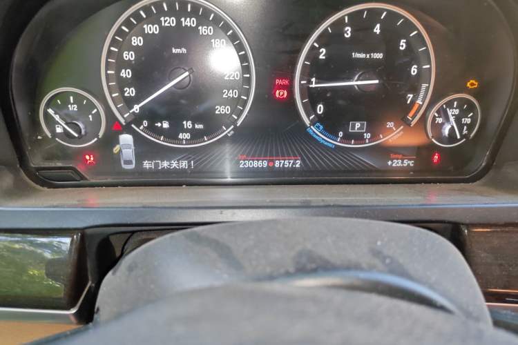 Used BMW 7 Series 2013 730Li Leading Model Odometer Close Up