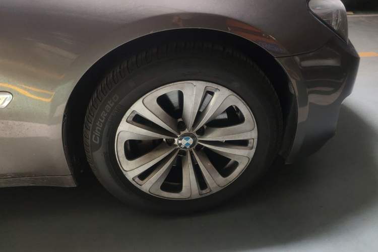 Used BMW 7 Series 2013 730Li Leading Model Right Front Wheel Hub