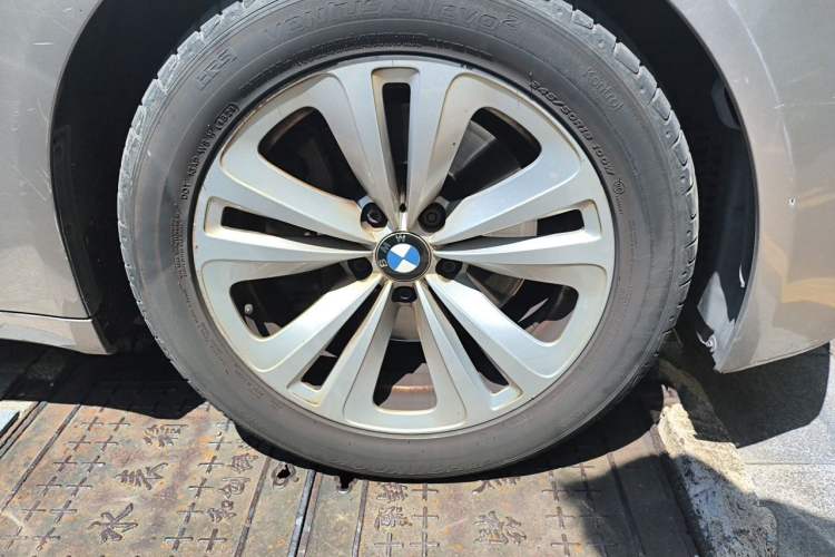 Used BMW 7 Series 2013 730Li Leading Model Right Front Wheel Hub