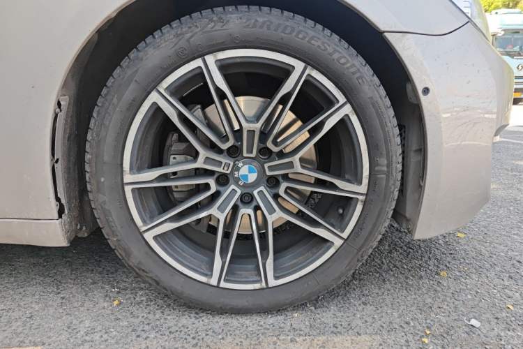 Used BMW 7 Series 2013 740Li Luxury Model Right Front Wheel Hub