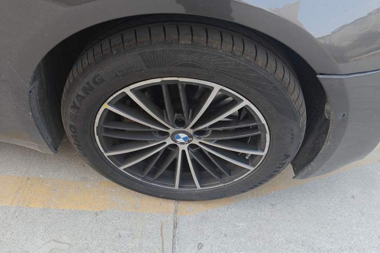 Used BMW 7 Series 2013 730Li Leading Model Right Front Wheel Hub