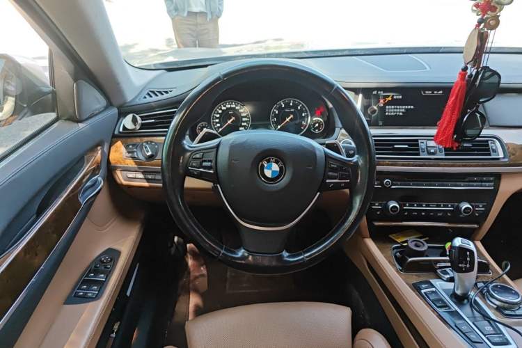 Used BMW 7 Series 2013 740Li Luxury Model Steering Wheel