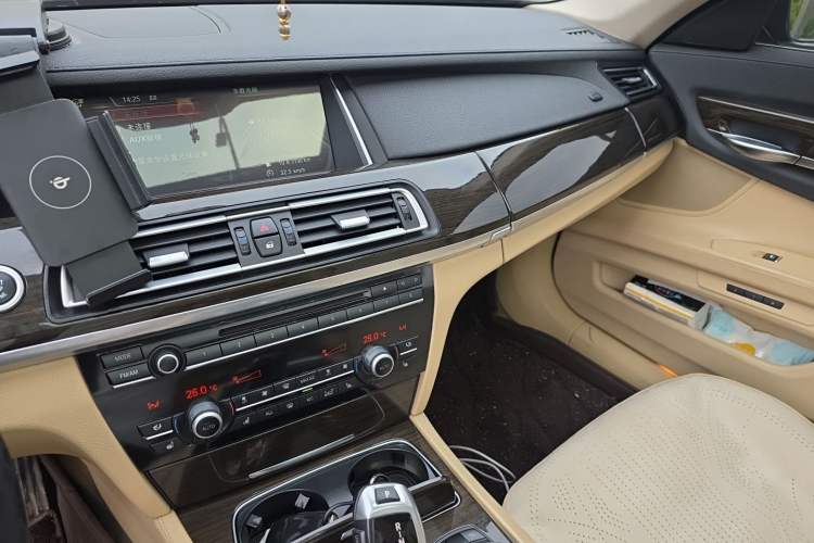 Used BMW 7 Series 2013 730Li Luxury Model Audio And AC Panel