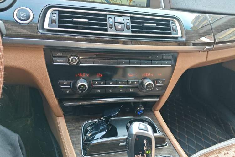 Used BMW 7 Series 2013 730Li Leading Model Audio And AC Panel