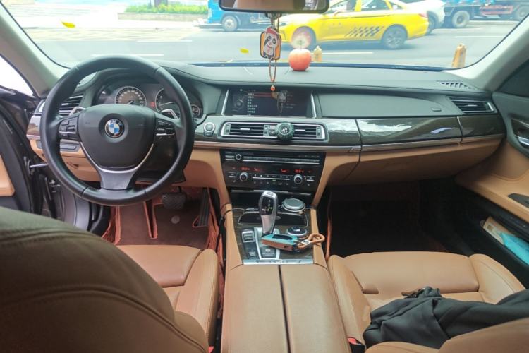 Used BMW 7 Series 2013 740Li Leading Model Center Console
