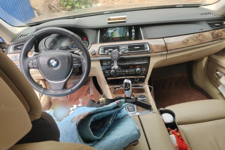 Used BMW 7 Series 2013 740Li Luxury Model Center Console