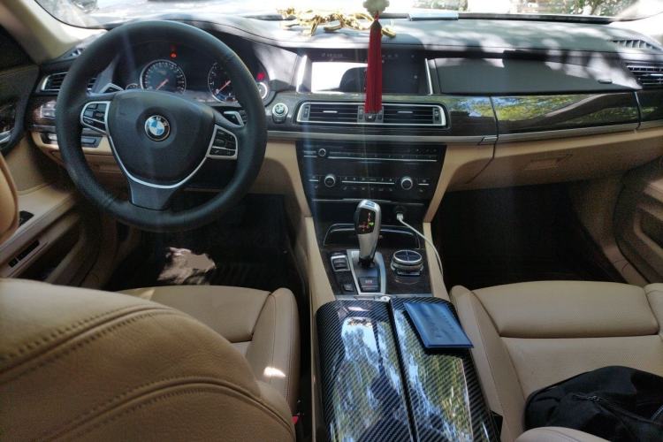 Used BMW 7 Series 2013 740Li Luxury Model Center Console