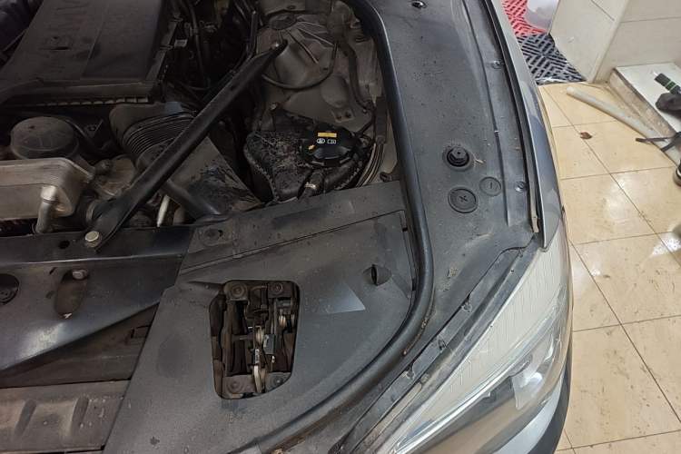 Used BMW 7 Series 2013 740Li Leading Model Engine Bay Left