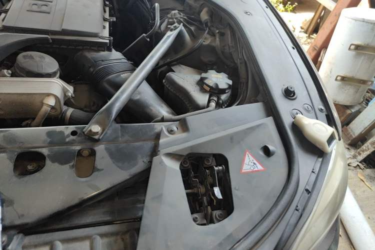 Used BMW 7 Series 2013 740Li Luxury Model Engine Bay Left