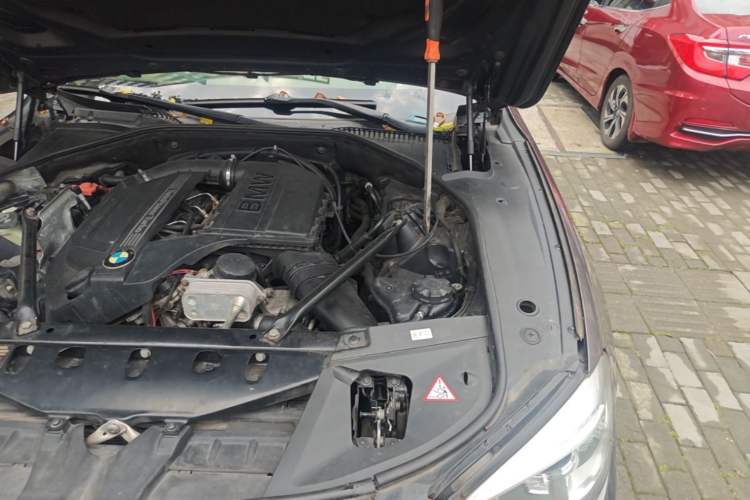 Used BMW 7 Series 2013 740Li Leading Model Engine Bay Left
