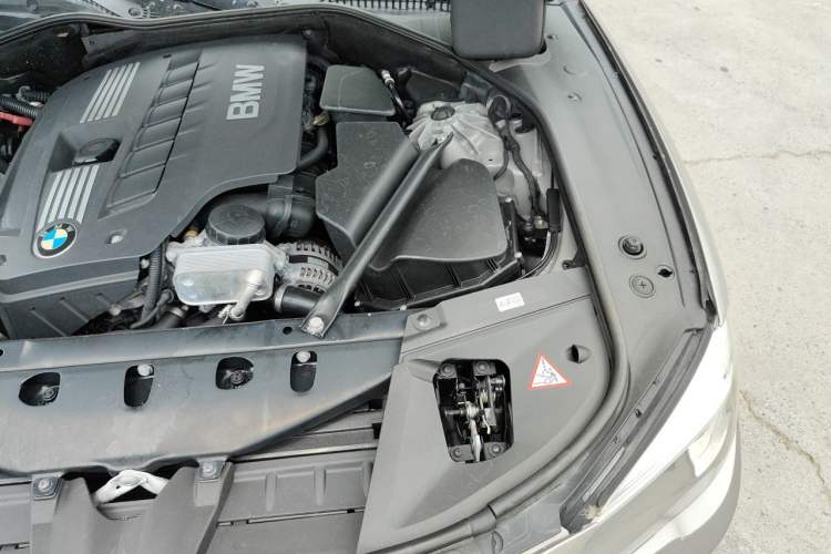 Used BMW 7 Series 2013 730Li Leading Model Engine Bay Left